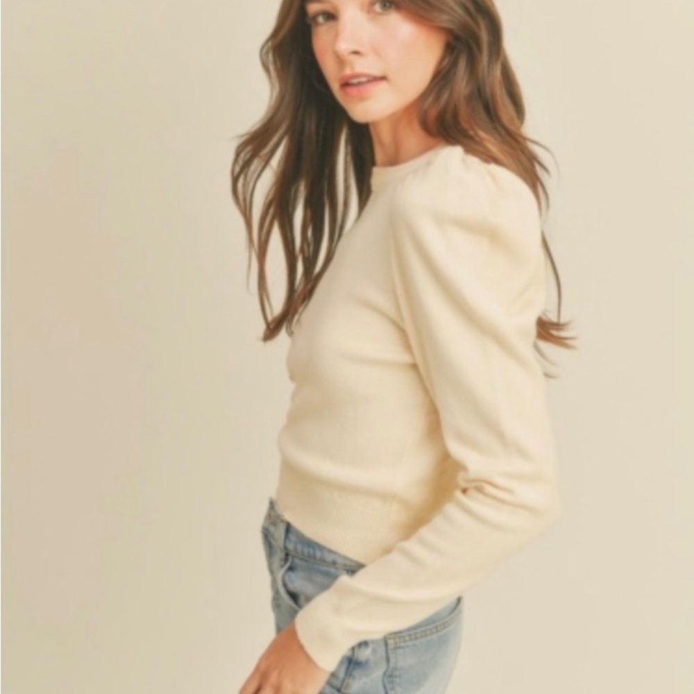 Loft puff sleeve cream size M. Elevated sweatshirt